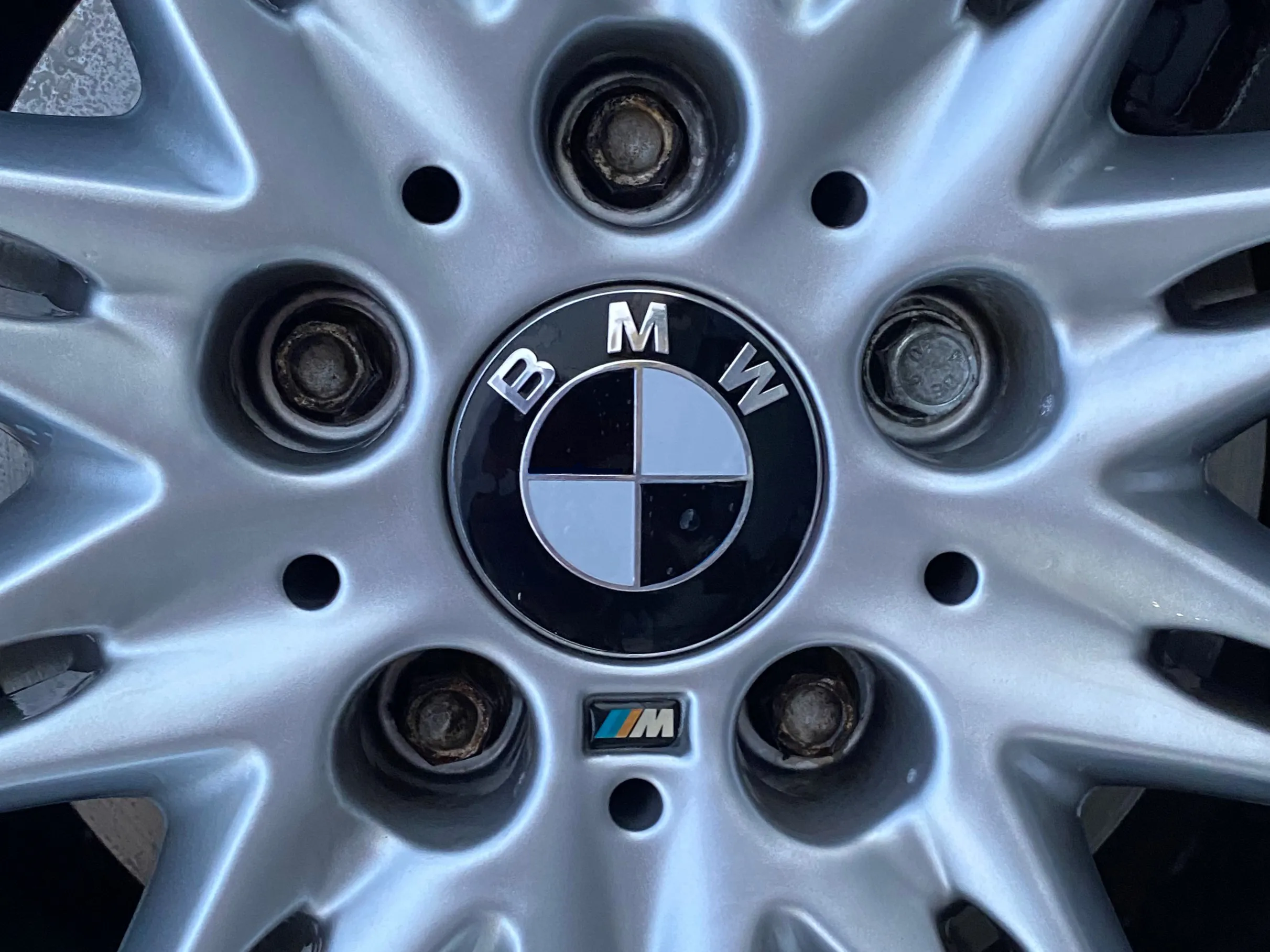 BMW - Felniközép - TeckWrap: GlossBlack